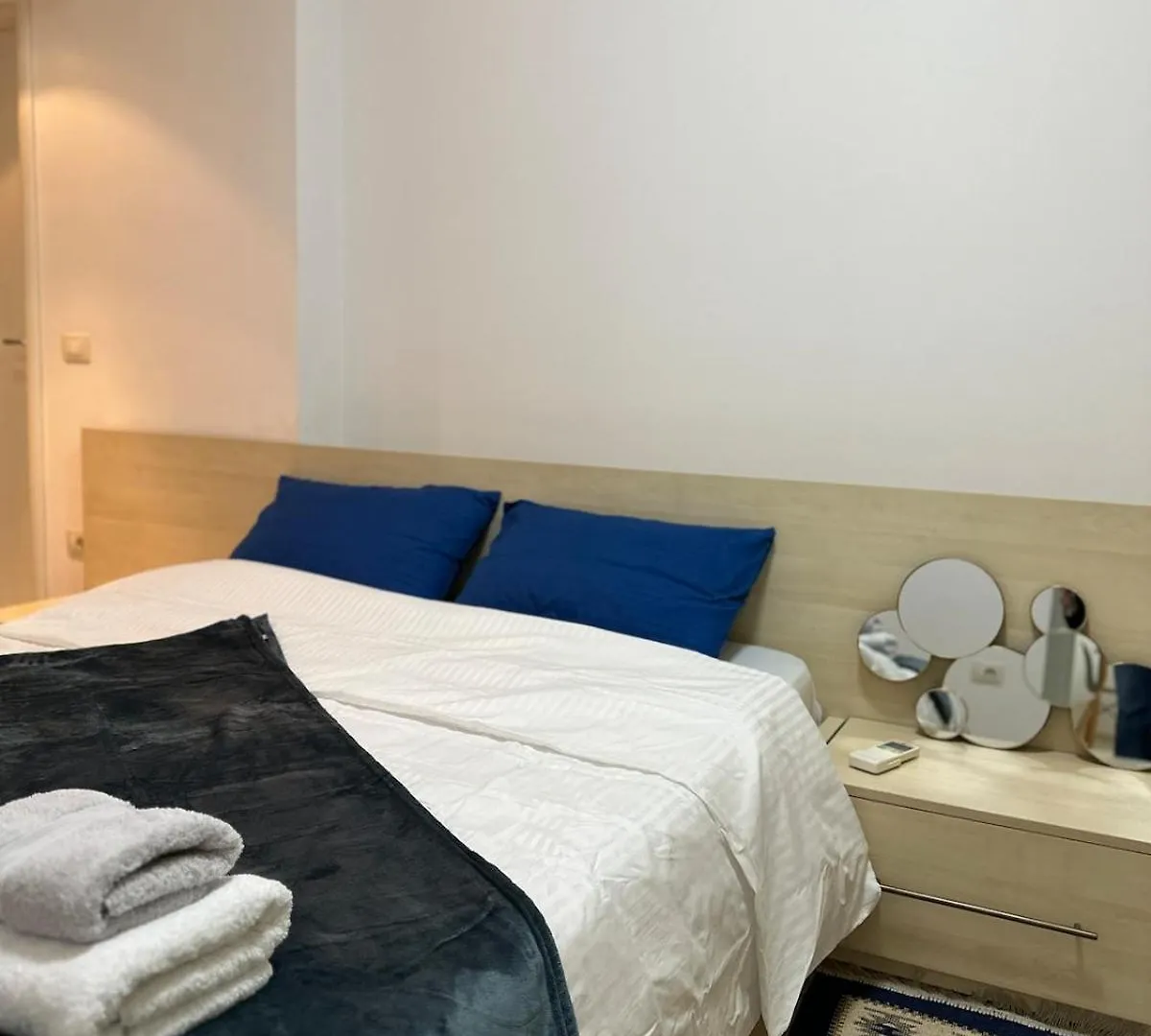 Cozy Apartment At City Lake Tirana